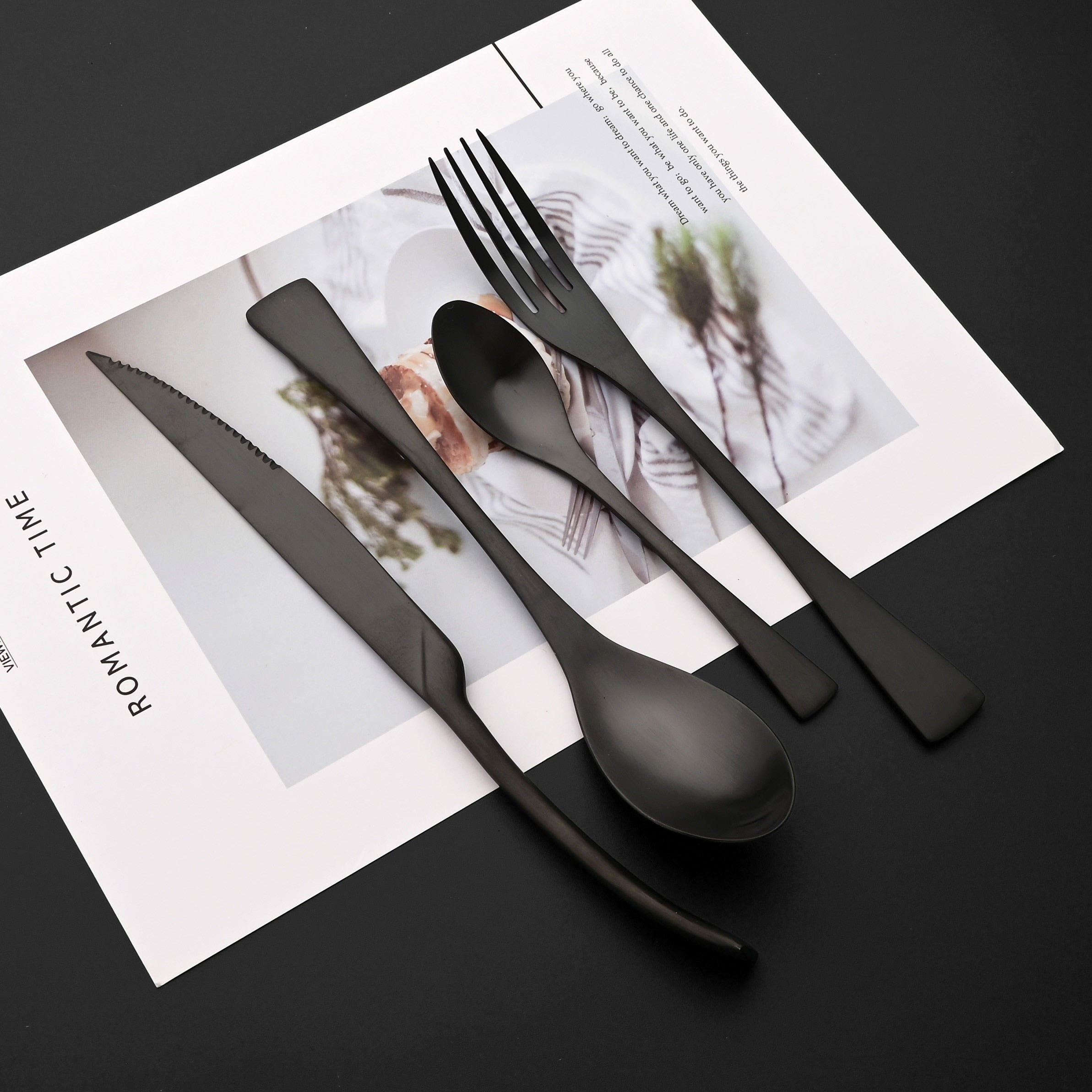 BLACK CUTLERY SET (4 PIECES) - Black